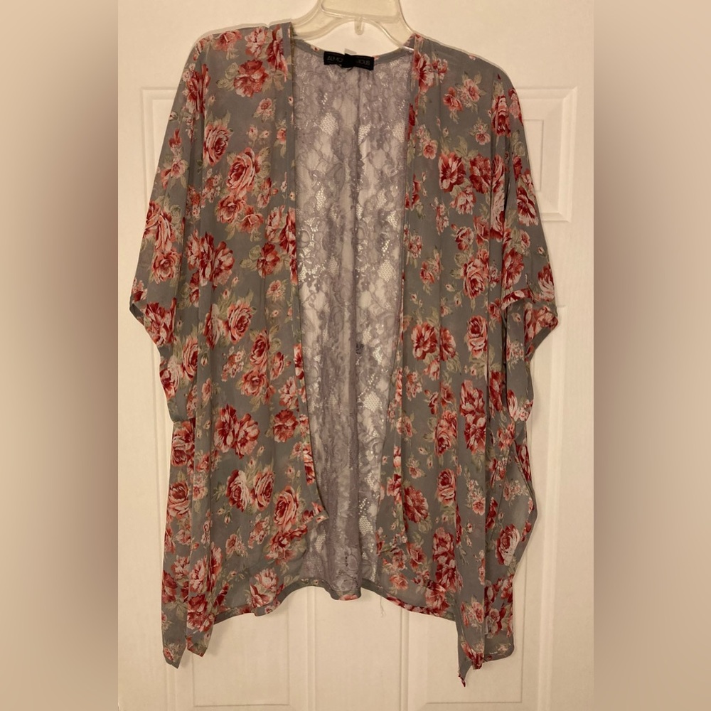 🌟😎🌟Almost Famous Sheer Floral Fabric & Lace Overlay Kimono Blouse